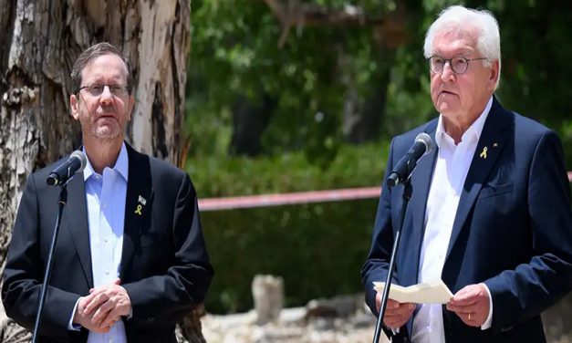 Frank-Walter Steinmeier visita el kibutz Beeri en Israel