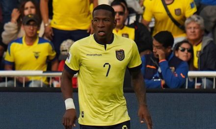Yorke pide el fichaje de Pervis Estupiñán: “Es el jugador que necesita el Manchester United”