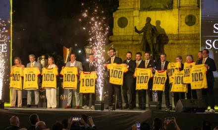 BSC celebró sus 100 años con sesión solemne llena de historia y homenajes