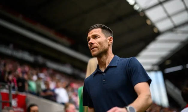 Hincapié fue titular: Bayer Leverkusen empató en la despedida de Xabi Alonso