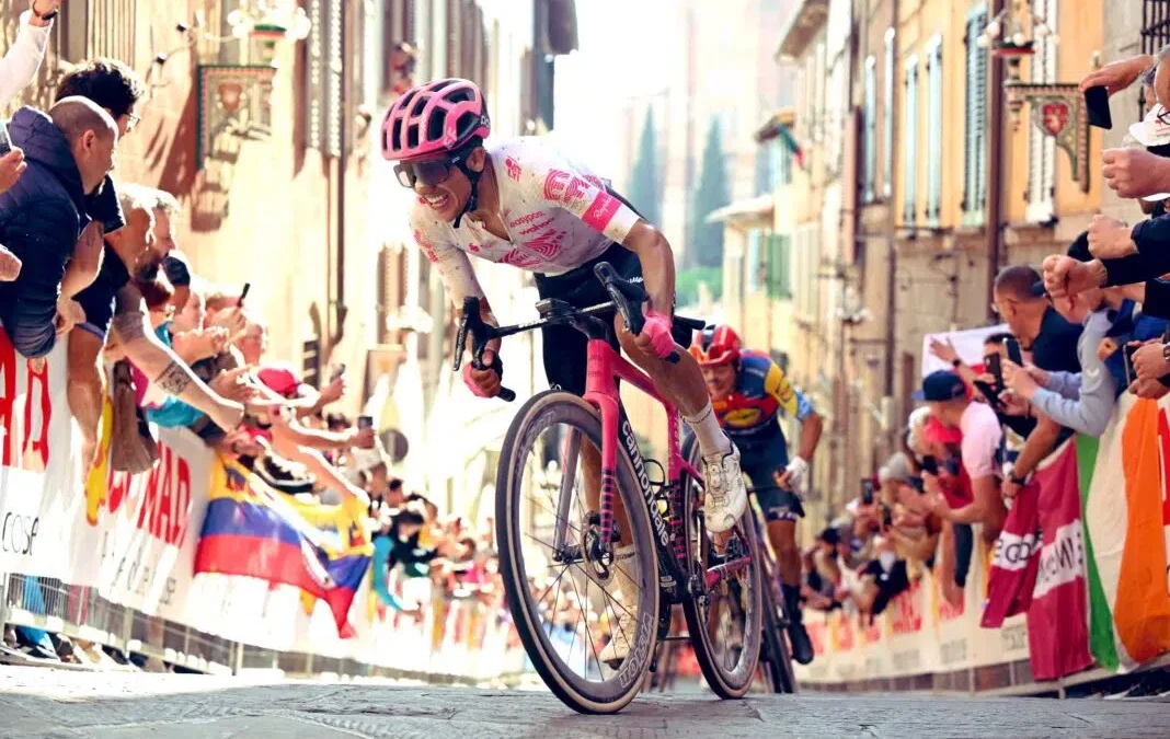 ¡Triunfo ecuatoriano en el Giro! Richard Carapaz gana la Etapa 11 y vuelve a la pelea por la general
