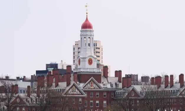 Trump planea retirar otros USD 3.000 millones a Harvard