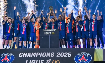 WILLIAN PACHO ALZÓ LA COPA: PSG recibió el trofeo de campeón de la Ligue 1