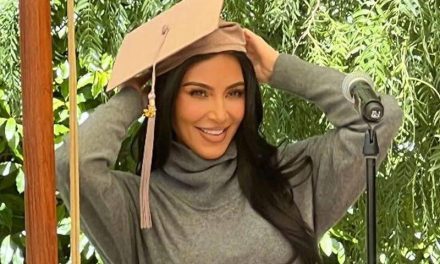Kim Kardashian se gradúa de la escuela de leyes