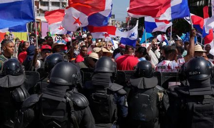 Líder sindical de Panamá pide asilo en embajada de Bolivia