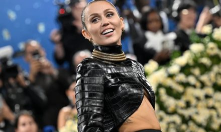 Miley Cyrus aclara cómo es su relación con sus padres: “Estoy en paz”