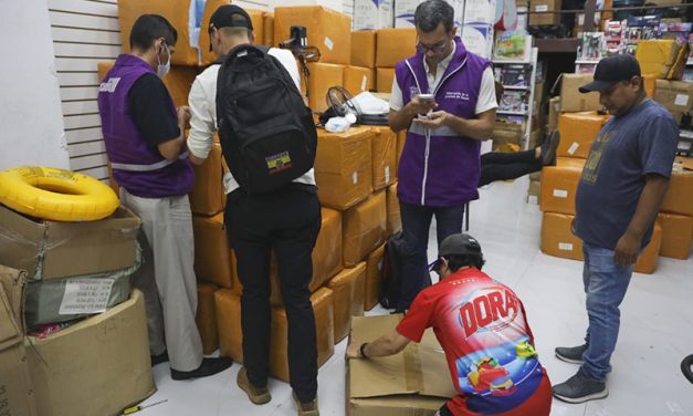 Intendencia de Policía del Guayas y Arcsa decomisan más de 500 mil mascarillas quirúrgicas sin registro sanitario y clausura locales