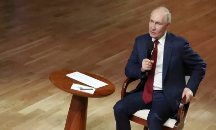 Europa aumentará sanciones a Rusia tras diálogo Trump-Putin