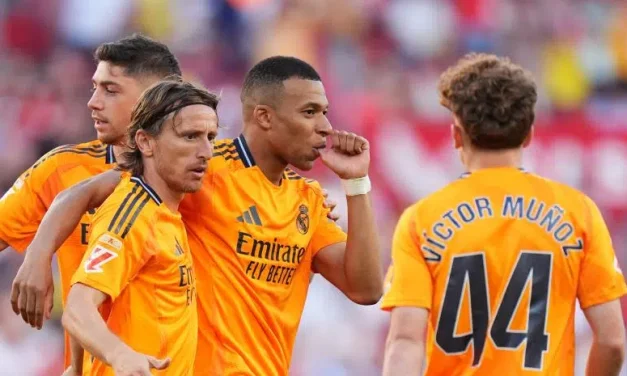 El Real Madrid gana a un Sevilla que acabó con nueve
