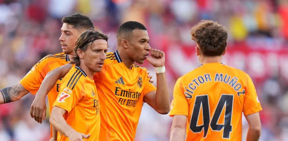 El Real Madrid gana a un Sevilla que acabó con nueve