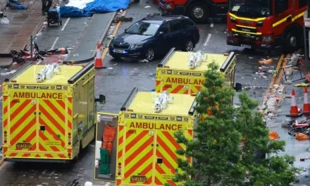Tragedia en Liverpool: Un auto arrolló a aficionados durante celebraciones del título
