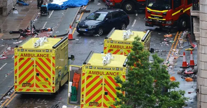 Tragedia en Liverpool: Un auto arrolló a aficionados durante celebraciones del título
