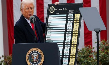 Las bolsas europeas dudan de que la justicia frene los aranceles y anticipan un as en la manga de Trump