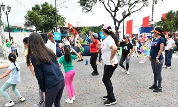 2.000 ciudadanos disfrutaron de la primera edición de Guayaquiles Activo en emblemático Barrio del Centenario