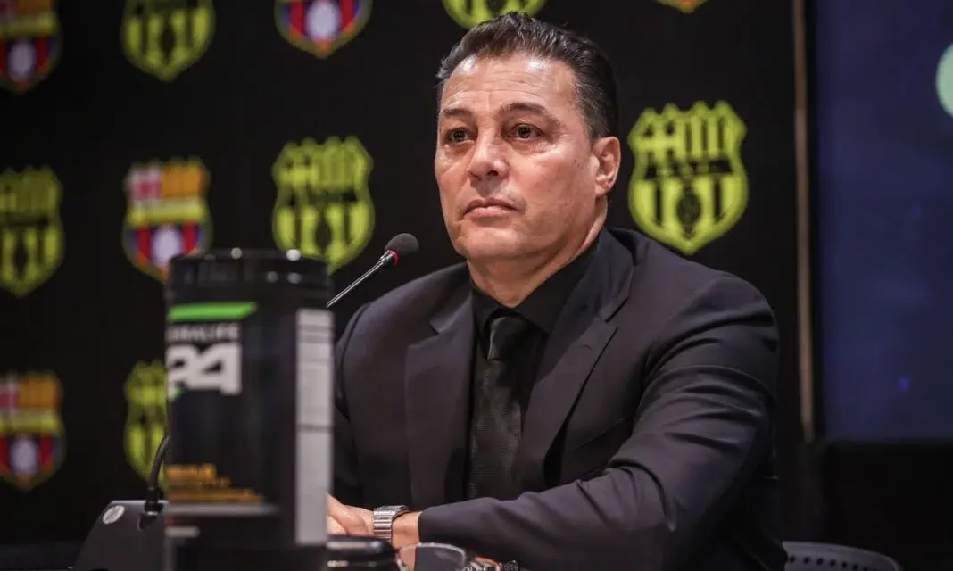 Alfaro Moreno tras el triunfo de Emelec: “¡Arriba el Astillero, carajo!”