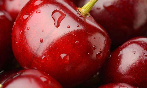 La fruta llena de vitaminas que ayuda a fortalecer todos los huesos y reduce el dolor muscular
