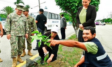 Día del Árbol se conmemoró con jornada de reforestación “Guayaquil de todos los árboles” en la Base Naval Sur