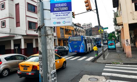 Aseo Cantonal coloca letreros informativos para reducir acumulación de basura en sectores críticos de Guayaquil