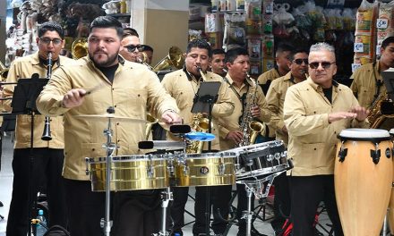 La Banda Municipal llenó de música y alegría los mercados y sitios turísticos de Guayaquil durante el feriado