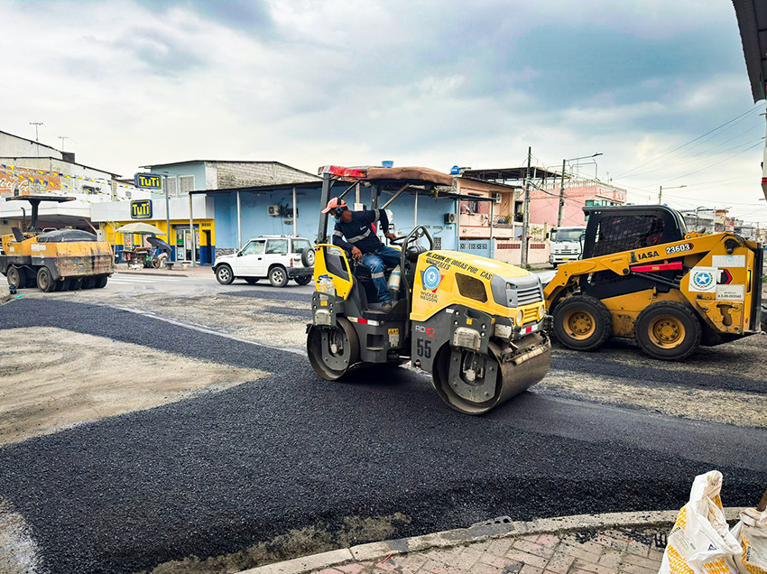 17 cuadras de la calle Gómez Rendón son intervenidas con bacheo tras afectación por el invierno