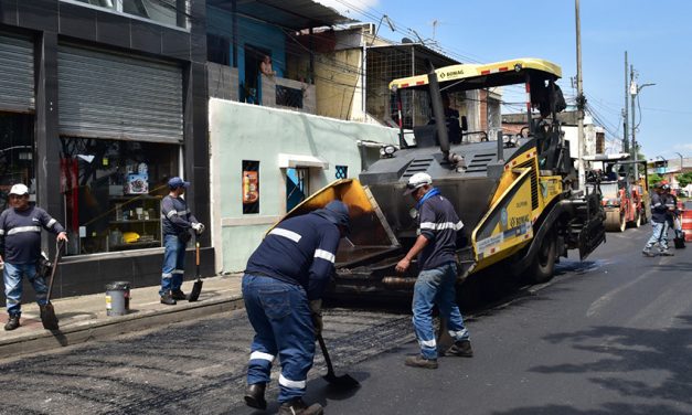 Municipio interviene en calles deterioradas por temporada invernal