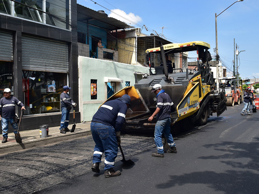 Municipio interviene en calles deterioradas por temporada invernal