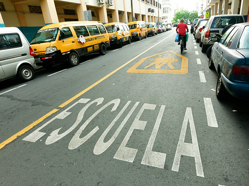 Campaña para seguridad vial en planteles inició con señalética