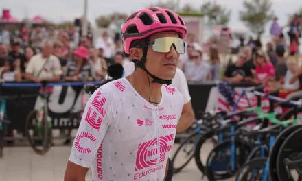Richard Carapaz es segundo en la general del Giro tras la etapa 17, a solo 41 segundos del líder