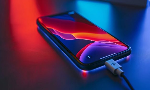 Este error es uno de los más frecuentes a la hora de cargar un teléfono: podría arruinar el dispositivo