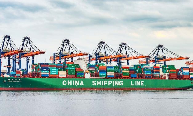 China derrota a EEUU en la primera batalla: Pekín sorprende con sus exportaciones mientras Washington cosecha el mayor déficit comercial de su historia