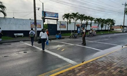 Se activan clases no presenciales tras incendio en Refinería de Esmeraldas