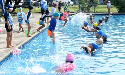 670 personas se benefician de los cursos gratuitos de natación que ofrece la Alcaldía de Guayaquil