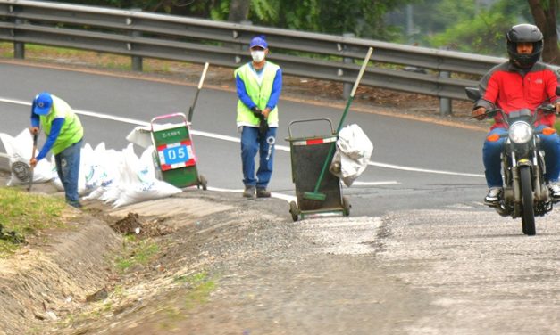 En 72 horas, se recogieron 220 toneladas de desechos en tres vías principales de Guayaquil
