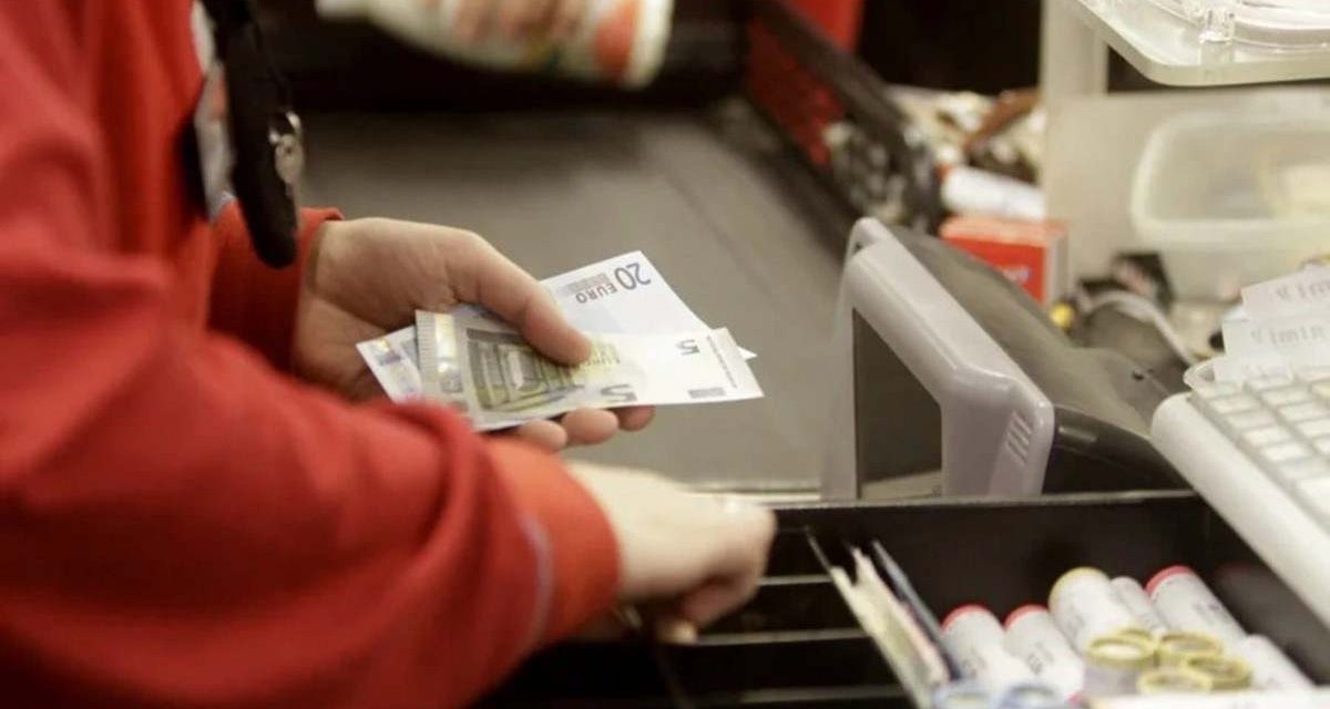 El dinero en efectivo, la alternativa en casos de emergencia como el reciente apagón