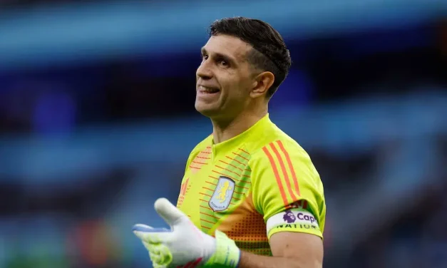 Revelaron cuáles son los dos gigantes de Europa que tienen en la mira a Dibu Martínez
