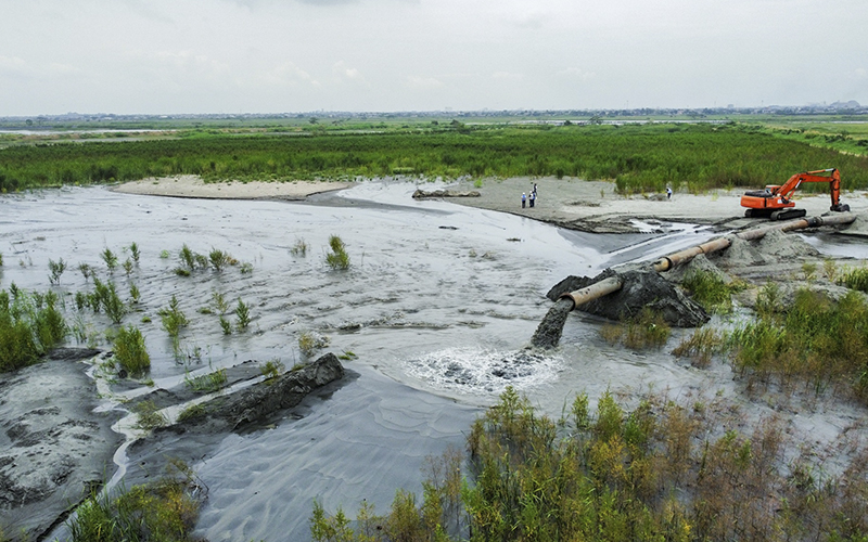 Tras multas acumuladas del 5%, se terminó unilateralmente el contrato del dragado del río Guayas
