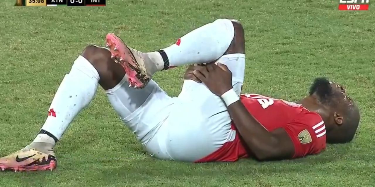 CON MUCHO DOLOR: Enner Valencia salió lesionado en la Libertadores