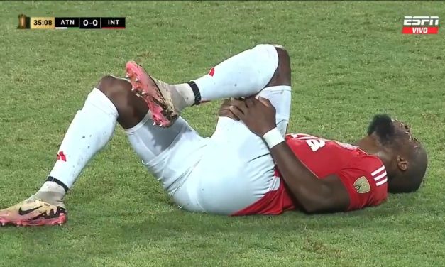 CON MUCHO DOLOR: Enner Valencia salió lesionado en la Libertadores