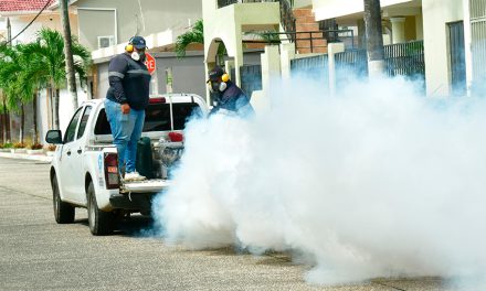 Labores de fumigación se extienden hasta urbanizaciones del norte y Vía a la Costa