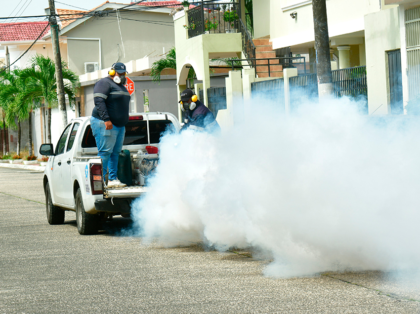 Labores de fumigación se extienden hasta urbanizaciones del norte y Vía a la Costa