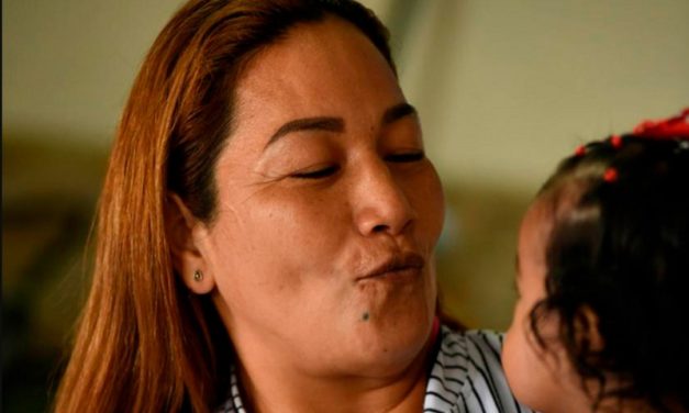 Guayaquil rinde homenaje a las madres que mantienen limpia la ciudad