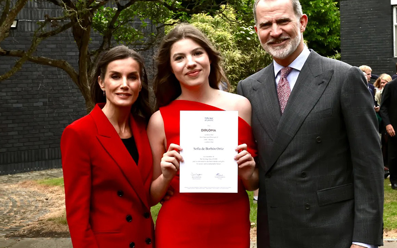 La infanta Sofía se gradúa de bachillerato con la presencia de los reyes Felipe y Letizia