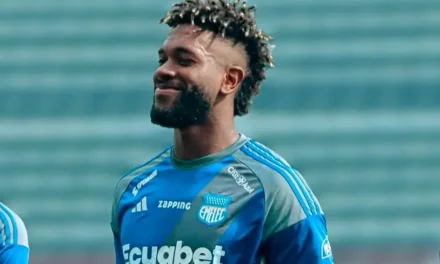 Los dejó con uno menos en 10 minutos y los hinchas de Emelec no perdonaron a Joao Quiñónez
