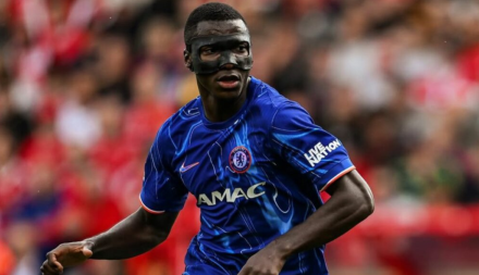 Moisés Caicedo entre los tres mejores jugadores hispanoamericanos del mundo