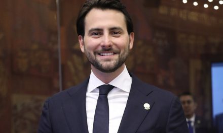 Niels Olsen, de hombre fuerte del turismo, a presidente de la Asamblea