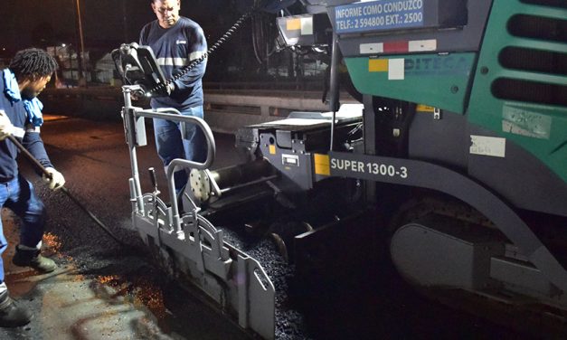 Dirección de Obras Públicas activó frente nocturno para intervenir en paso elevado de Vía Daule