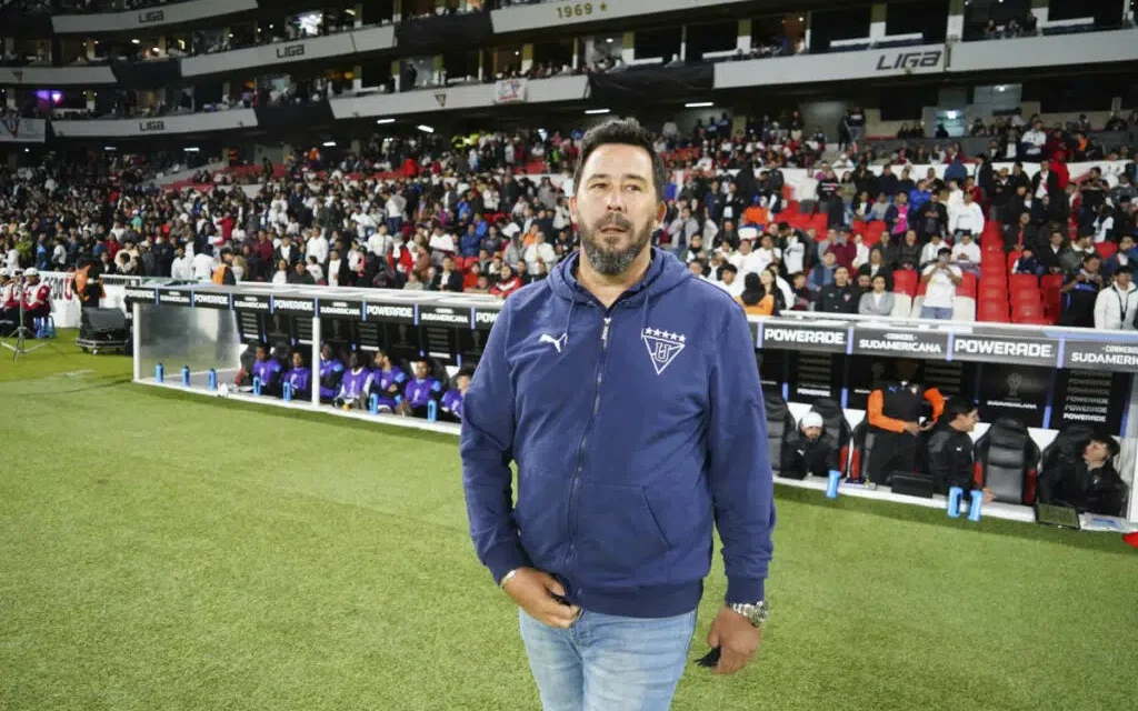 OFICIAL: Pablo “Vitamina” Sánchez deja de ser director técnico de LDUQ