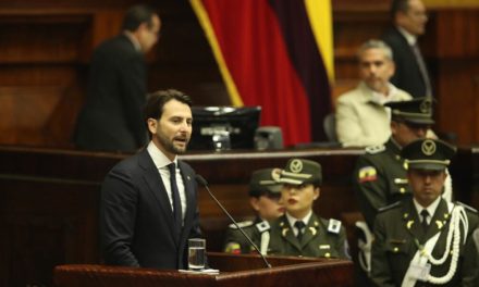 Niels Olsen suspende sesión de la Asamblea al no lograrse la segunda vicepresidencia