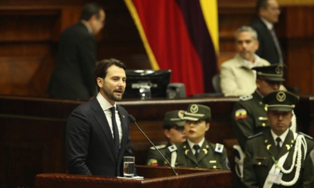 Niels Olsen suspende sesión de la Asamblea al no lograrse la segunda vicepresidencia