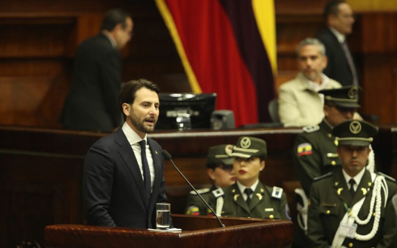 Niels Olsen suspende sesión de la Asamblea al no lograrse la segunda vicepresidencia